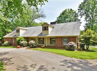 2874 Robinhood Rd, Winston Salem, NC 27106