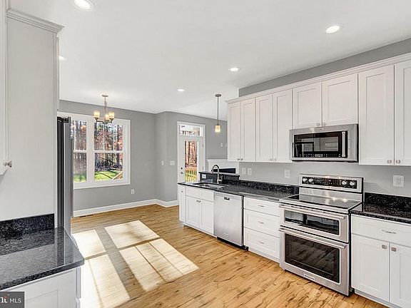 4th image of 20430 Sunset Hill Dr