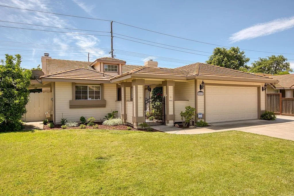 2412 Beatrice Ln photo 1