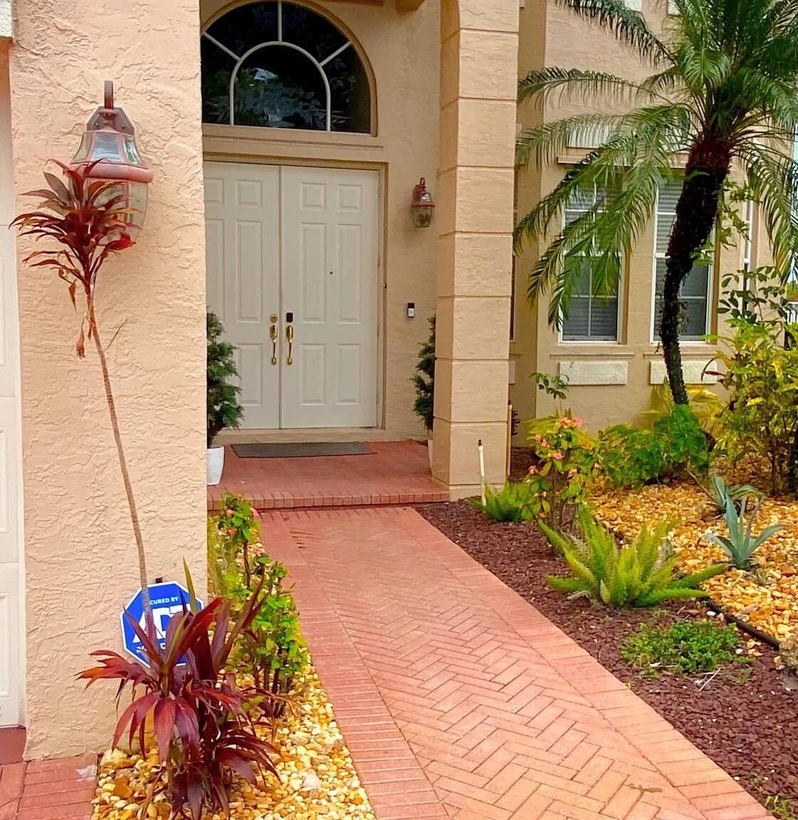 4 bed, 4.0 bath, 3908 sqft, $8,700 — Photo 4