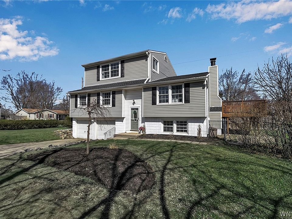 1st image of 8 Canfield Ter