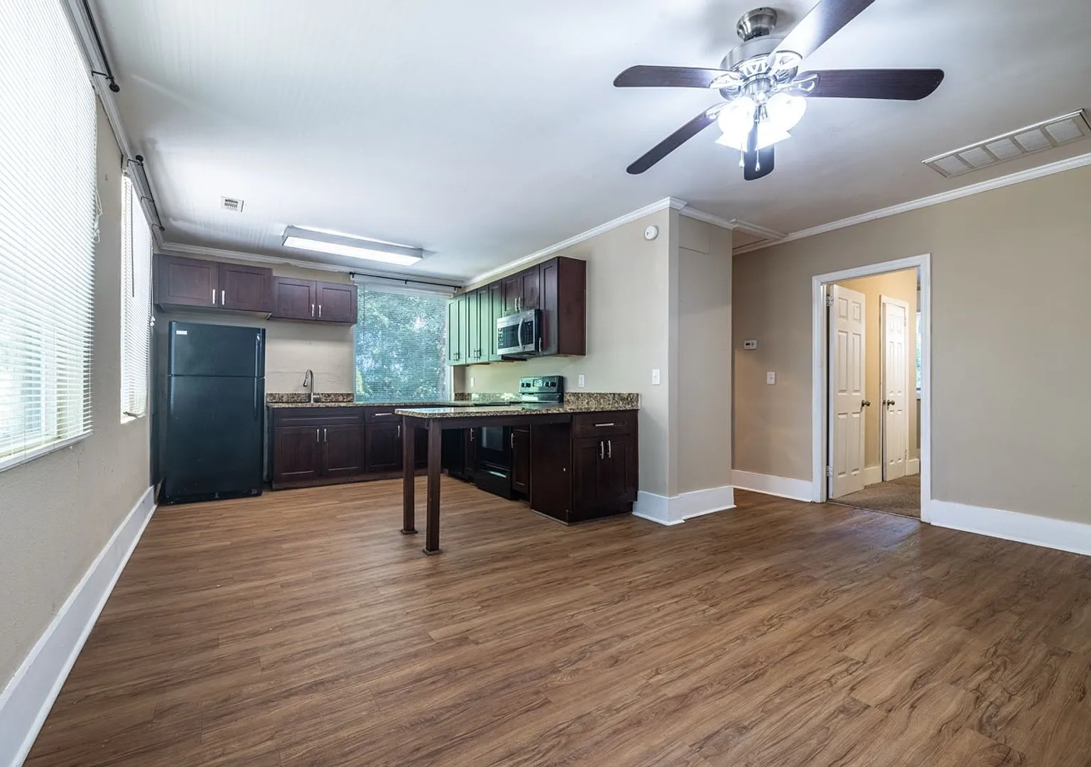 Walk to Campus! Downtown Apartment Available! — Photo 3