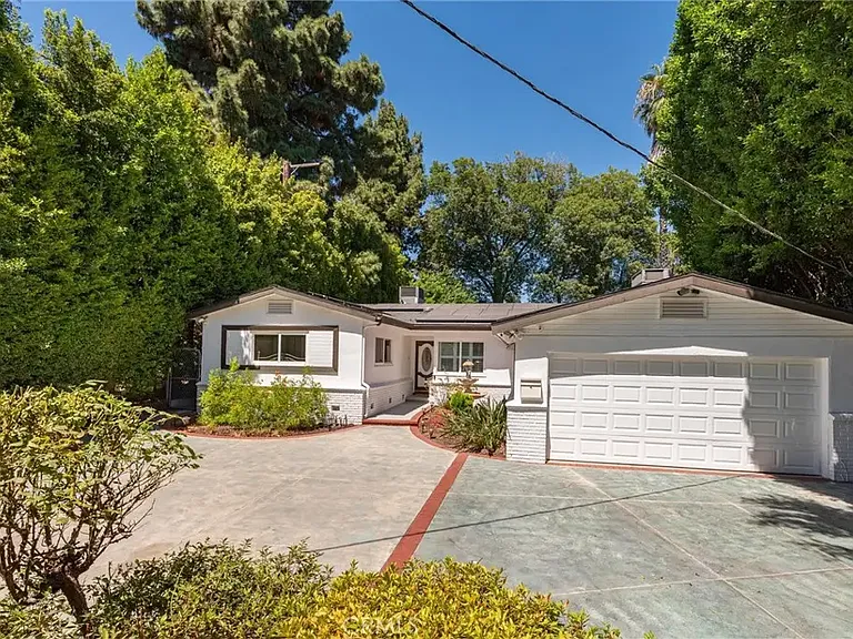 12535 Kling St — Photo 1