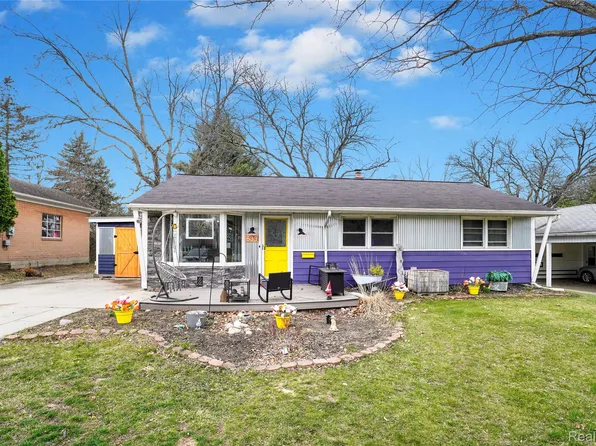 633 N Adelaide St, Fenton, MI 48430