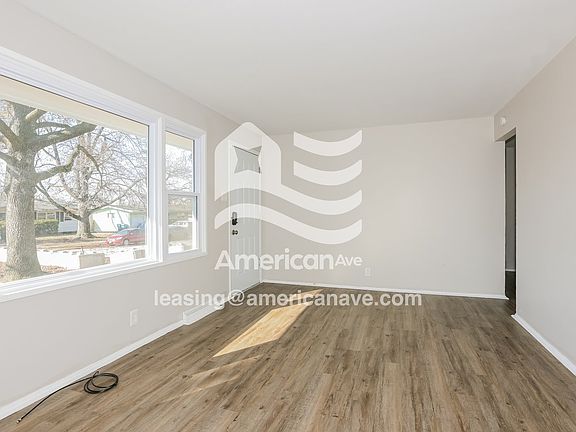 526619_004_wm_-_living_room_13529460.jpg