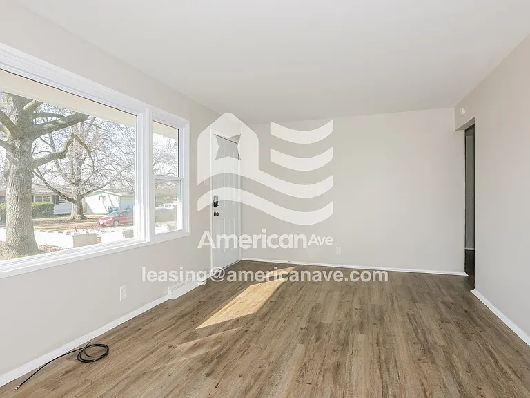 526619_004_wm_-_living_room_13529460.jpg