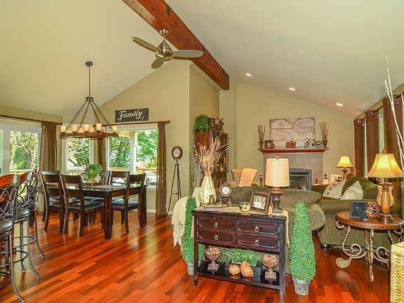 Living/dining/kitchen area