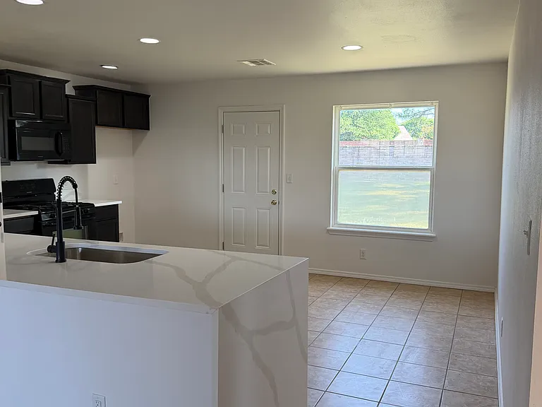 2709 W Imperial St — Photo 6