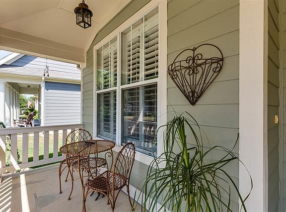 3rd image of 8633 Summer Tree Ln