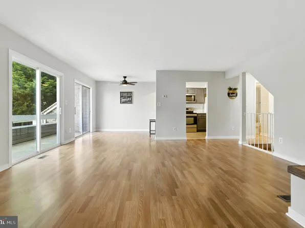 9873 Dockside Ter, Montgomery Village, MD 20886