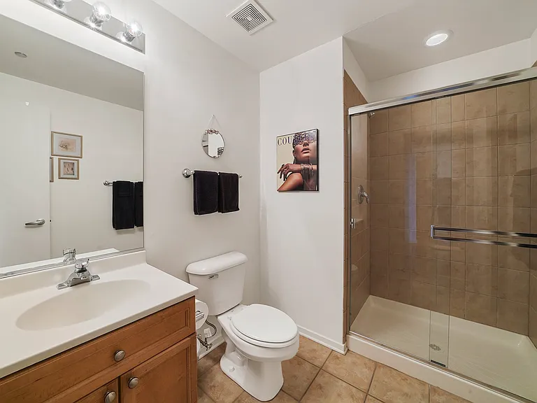 900 N Kingsbury St #800 — Photo 15