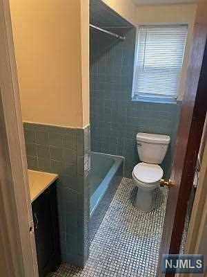 2nd image of 476 Harrison Ave #A7