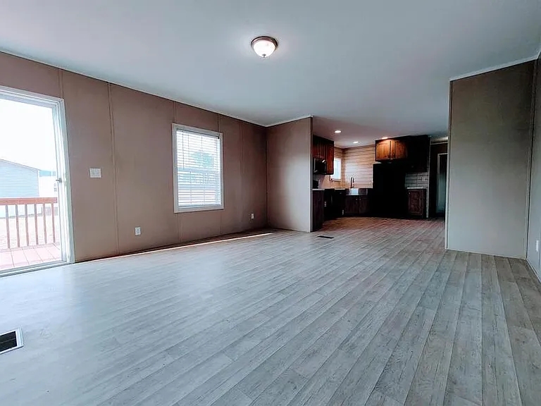205 W Tower Ln — Photo 4