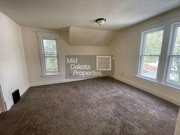 4th image of 709 S Sanborn Blvd #5