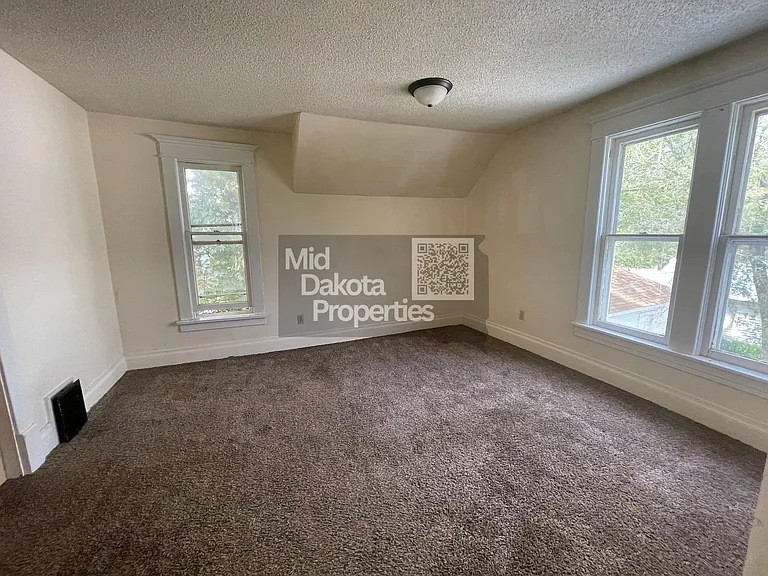 709 S Sanborn Blvd — Photo 4