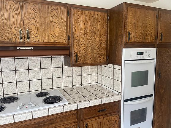 3rd image of 832 Oddstad Blvd