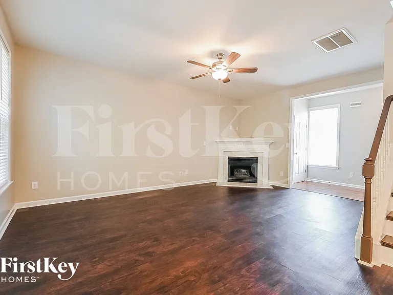 2428 Sapphire Valley Dr — Photo 2
