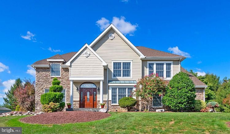 1st image of 78 Saratoga Dr