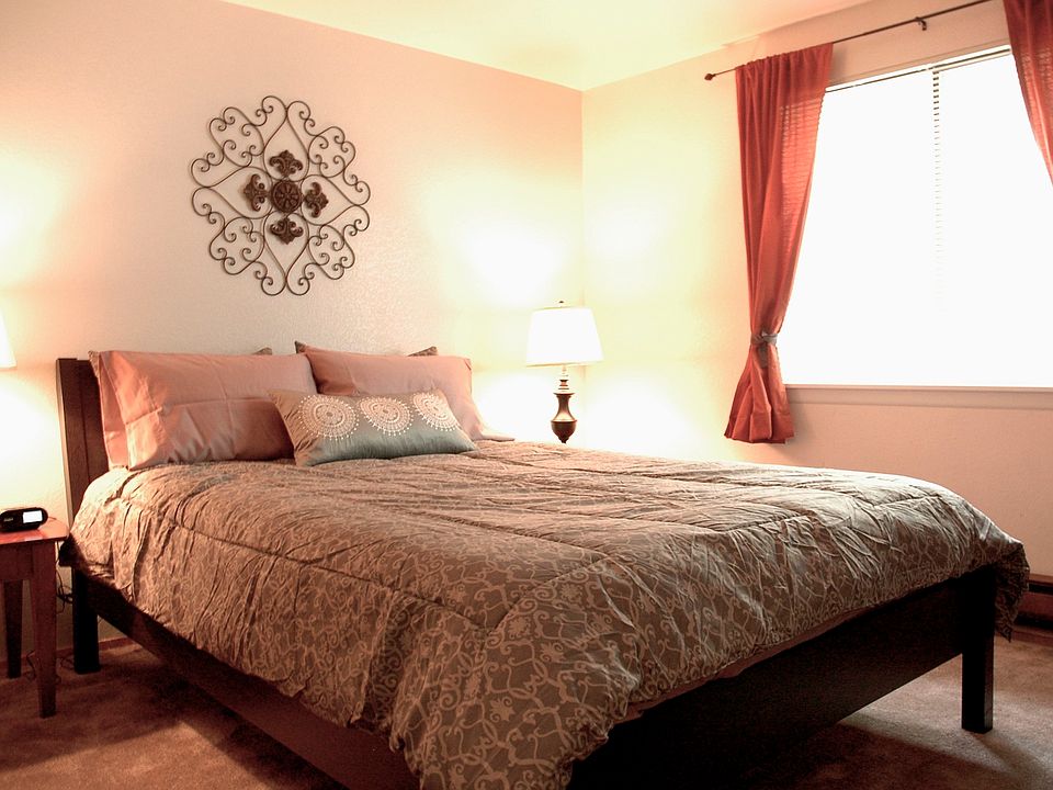 2nd image of 10704 Whitman Ave N APT 202