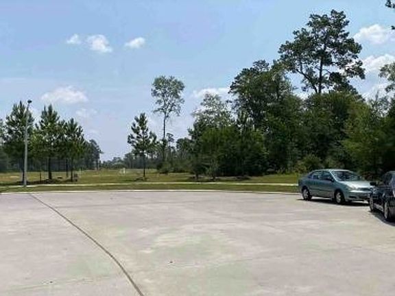 Exterior Neighborhood (street photo)