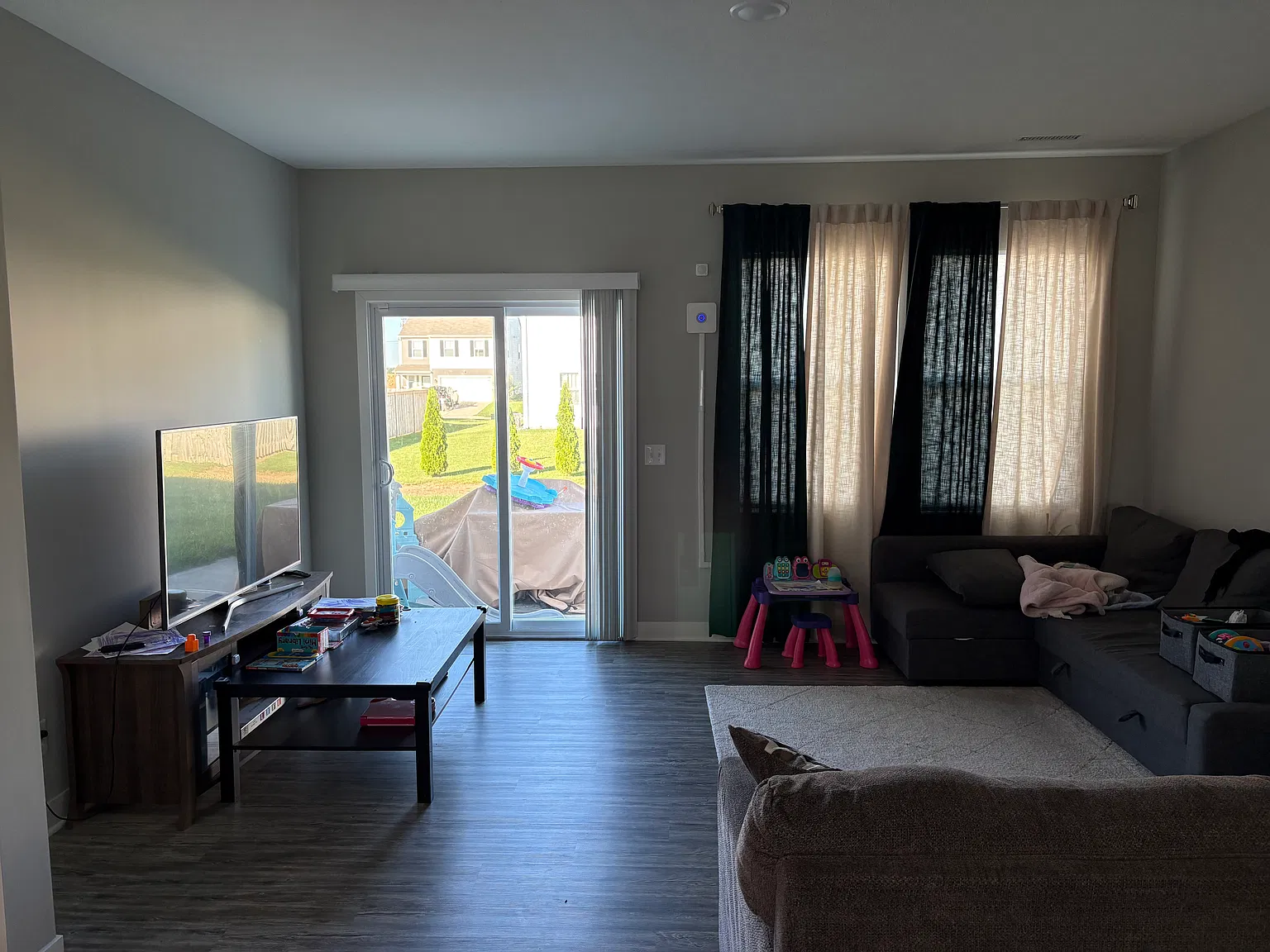 5 bed, 2500 sqft, $2,600 — Photo 2