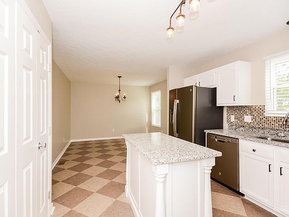 4th image of 305 Ivy Forge Ct
