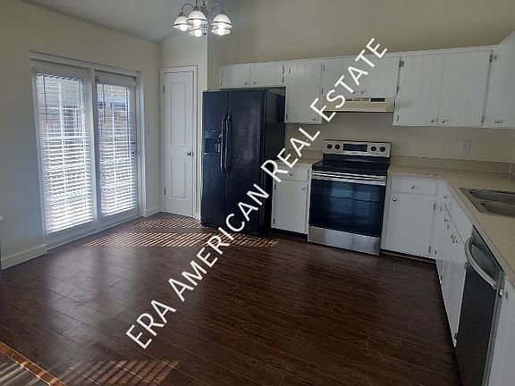 3rd image of 2807 Old Carriage Ln