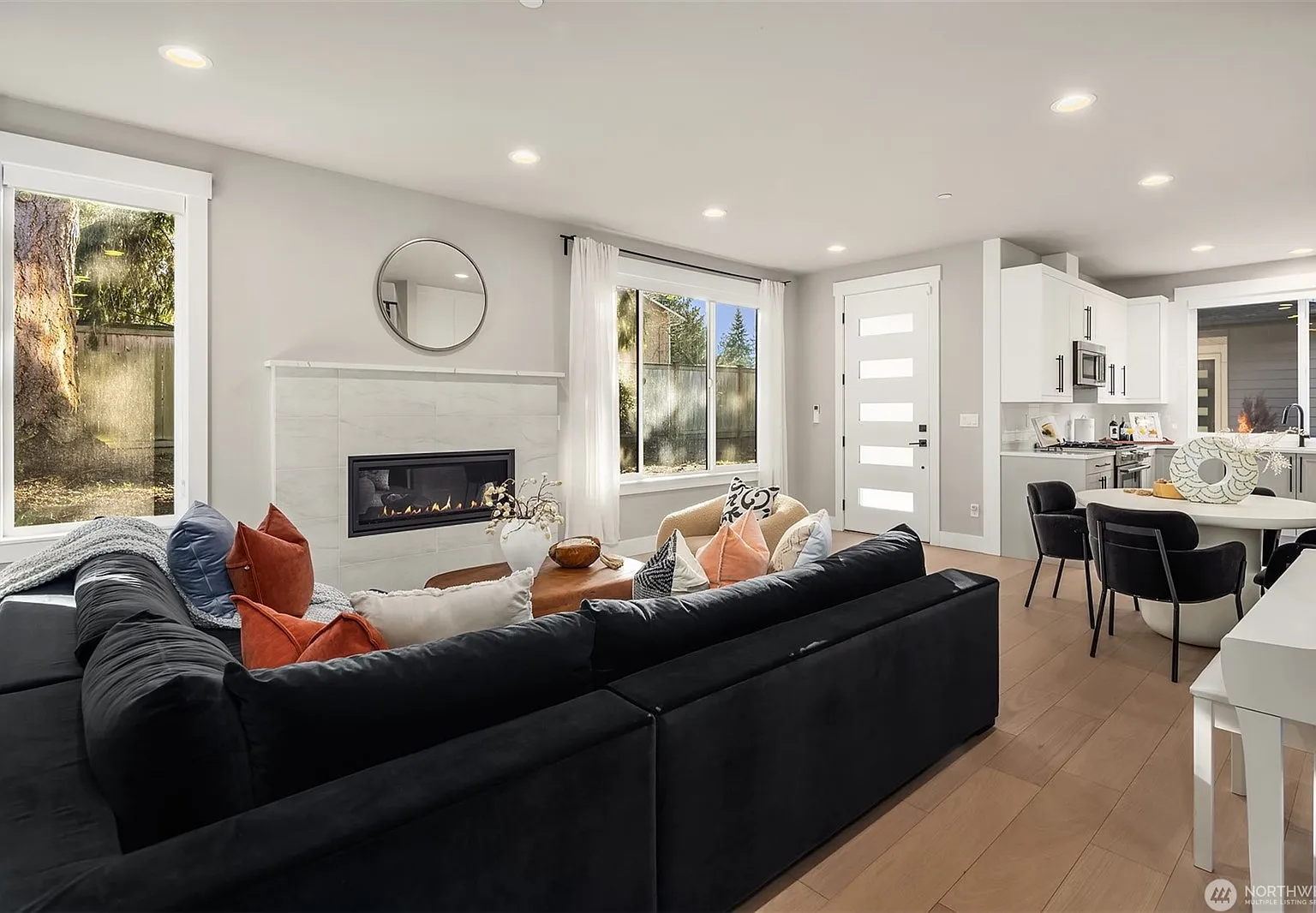 3 bed, 2.5 bath, 1793 sqft, $4,500 — Photo 4