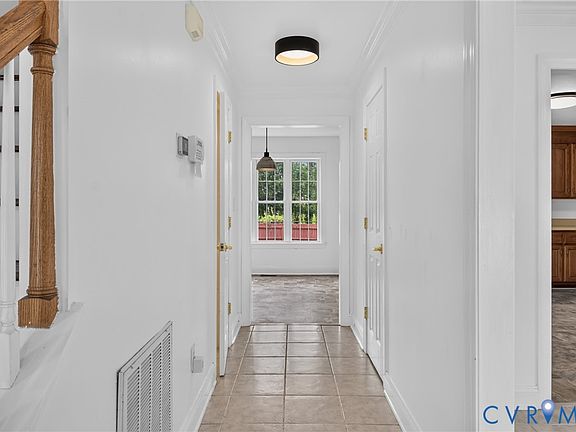 3rd image of 7207 Jessica Ln