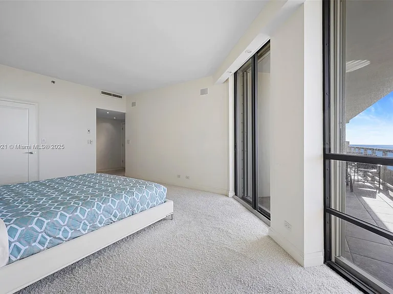 20191 E Country Club Dr #TS8 — Photo 11