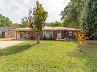 619 Green River Dr, Waynesboro, TN 38485