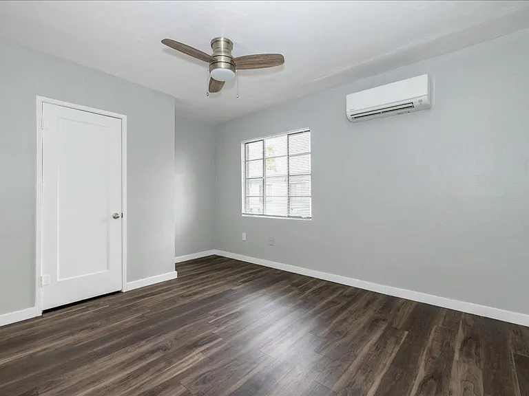 2132 N Forgeus Ave #C — Photo 8