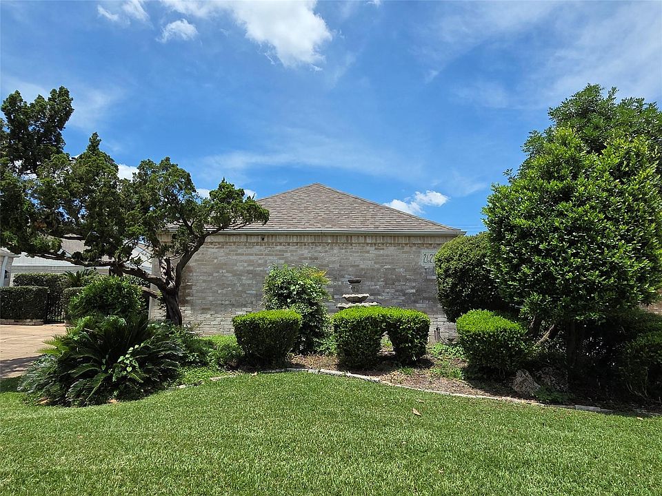 1st image of 2621 Country Club Blvd