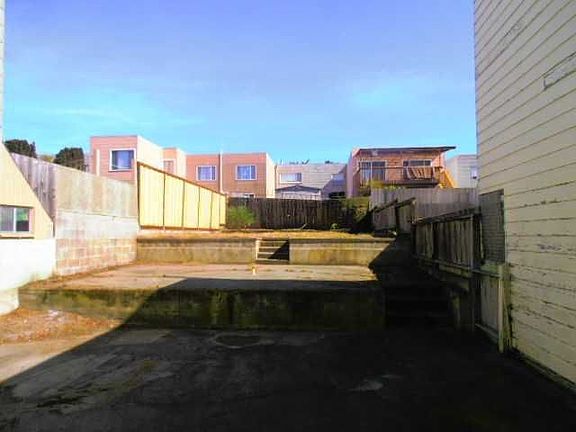 3rd image of 2754 40th Ave