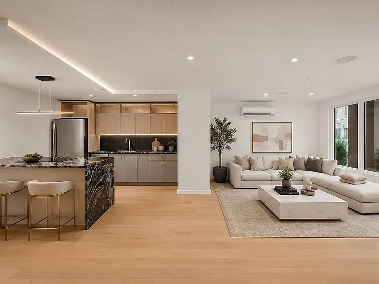 41-15 24th St #Townhouse 4 — Photo 4