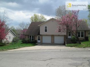 213 Lakeland Dr, Smithville, MO 64089