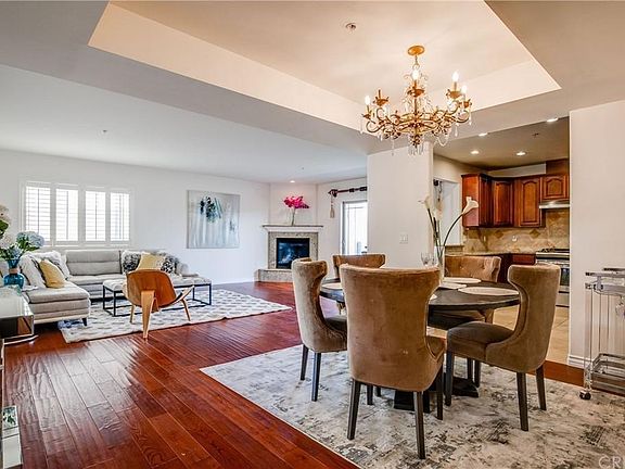 3rd image of 4733 Elmwood Ave #310
