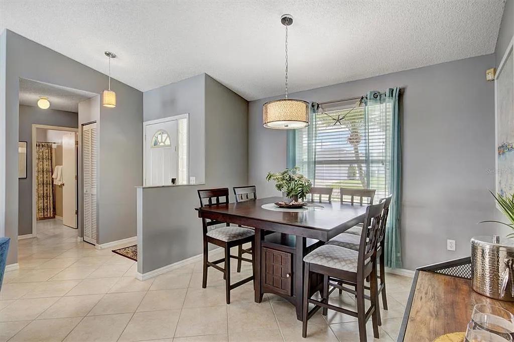 3 bed, 2.0 bath, 1295 sqft, $7,500 — Photo 4