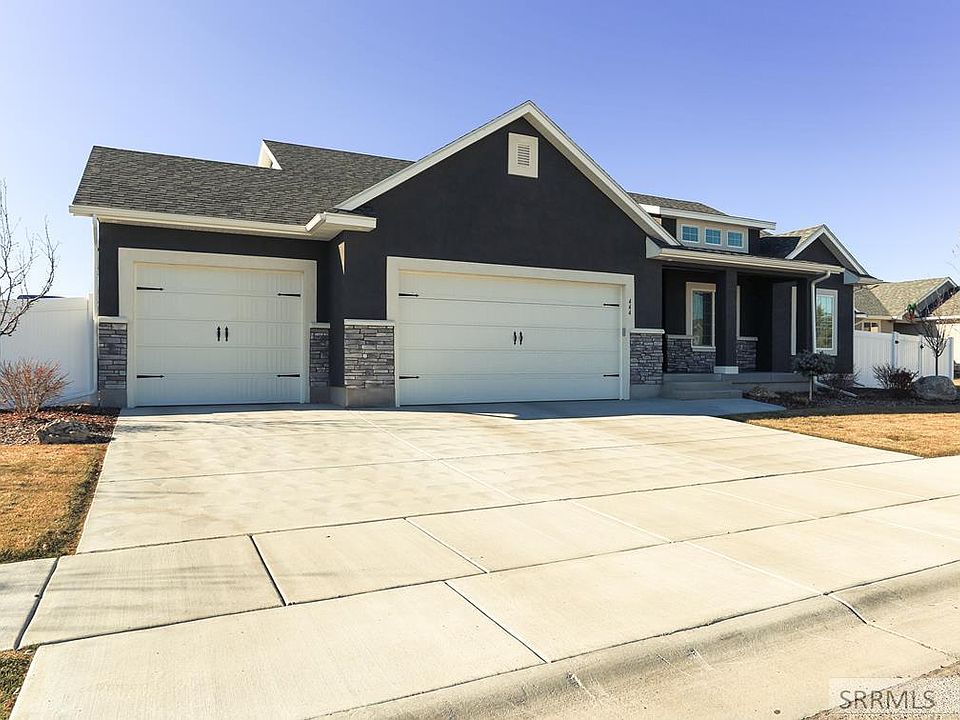 1st image of 444 Jeanine Cir