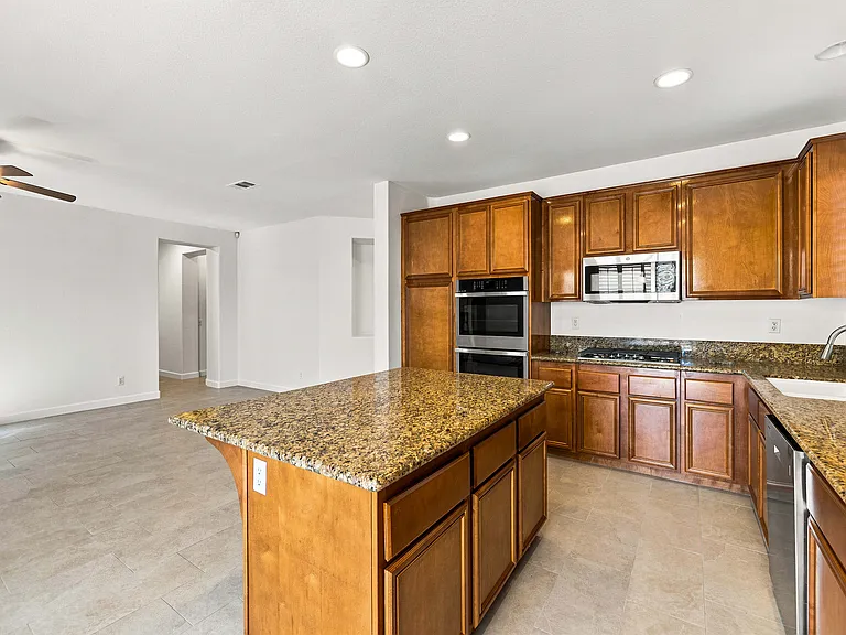 43758 Elena St — Photo 3