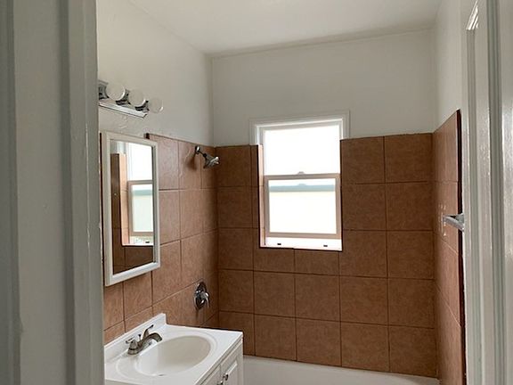4th image of 2218 Chatsworth Blvd #2220