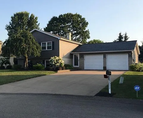 2052 Bernwood Dr photo 1