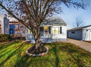 20601 Ridgemont Rd, Harper Woods, MI 48225