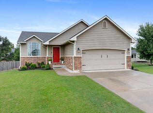 912 Sandalwood Cir, Augusta, KS 67010