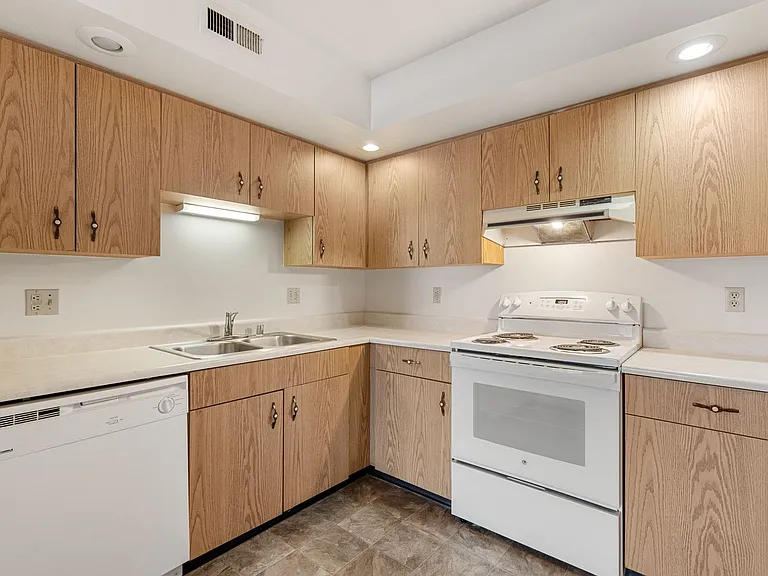 168 Lewis St — Photo 33