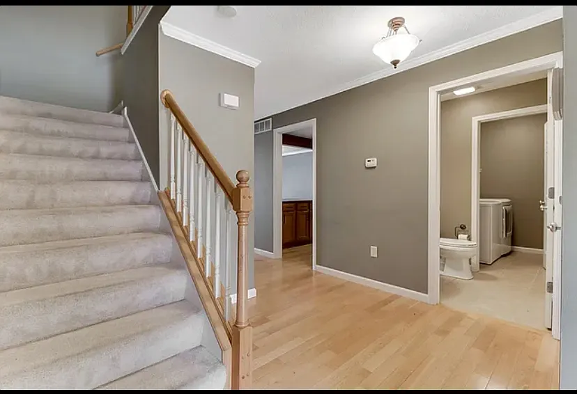 3 bed, 2400 sqft, $1,900 — Photo 2