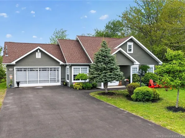 245 Yvon St, Saint Antoine, NB E4V 1K9