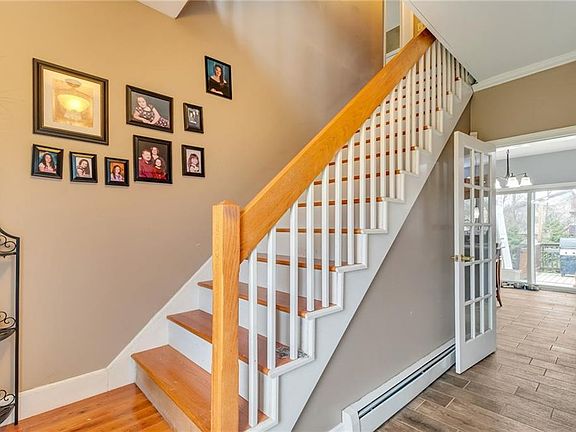 4th image of 19 Woodstock Ln