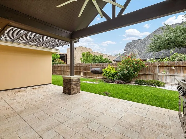 2612 Serrano St — Photo 24