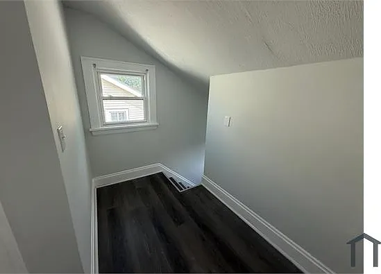 14308 Kingsford Ave — Photo 3